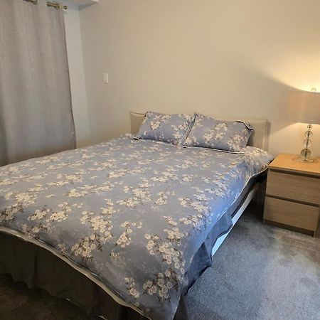 Private 1 Bedroom In Brookswood Langley Bagian luar foto