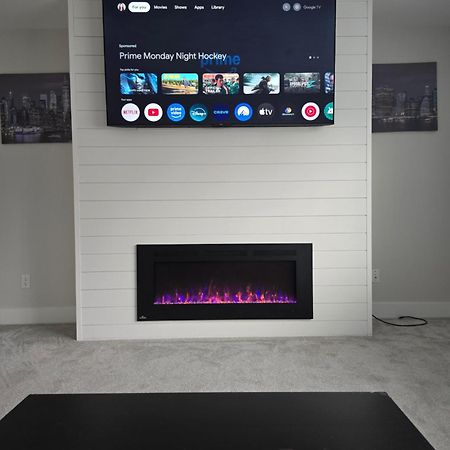 Private 1 Bedroom In Brookswood Langley Bagian luar foto