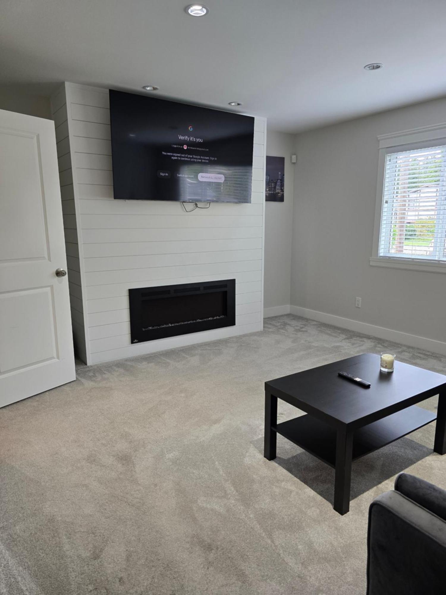 Private 1 Bedroom In Brookswood Langley Bagian luar foto